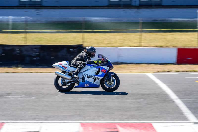 donington no limits trackday;donington park photographs;donington trackday photographs;no limits trackdays;peter wileman photography;trackday digital images;trackday photos